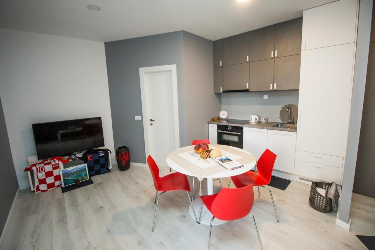 Apartman Gusar Omis Bagian luar foto