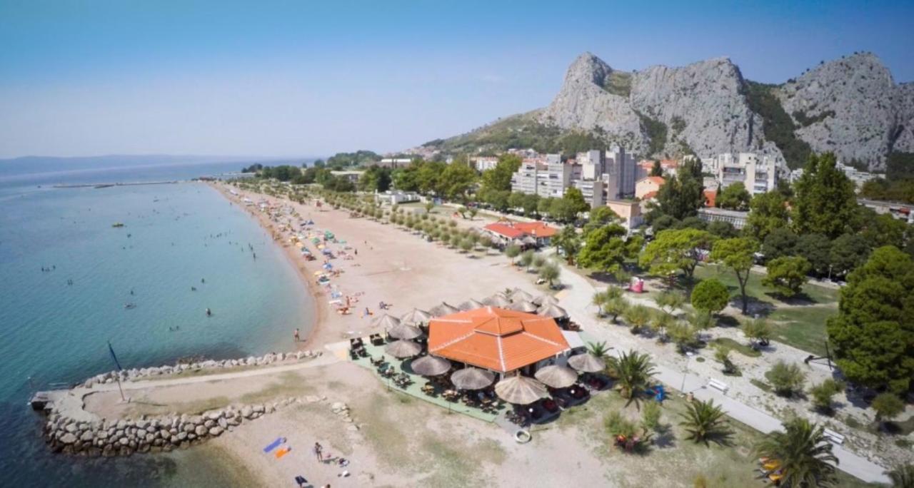Apartman Gusar Omis Bagian luar foto