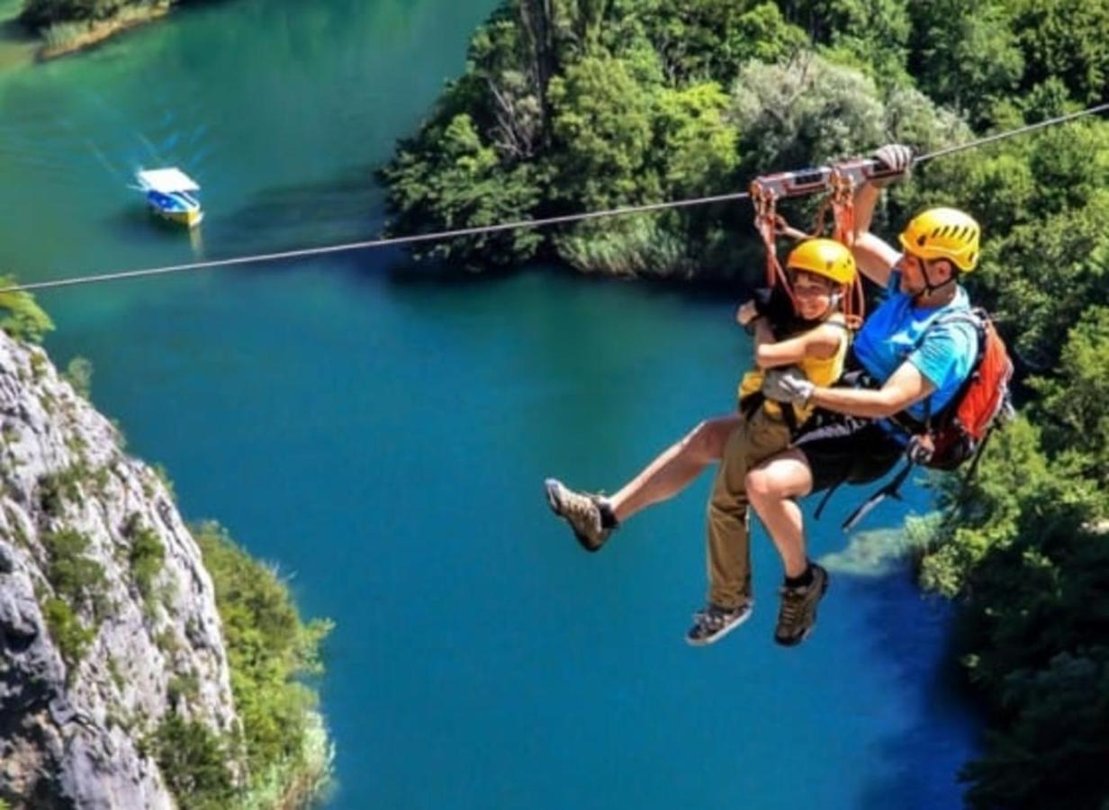 Apartman Gusar Omis Bagian luar foto